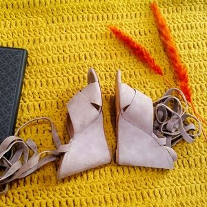 Charles David Shoe, size 38.5/ 8 Suede Grey